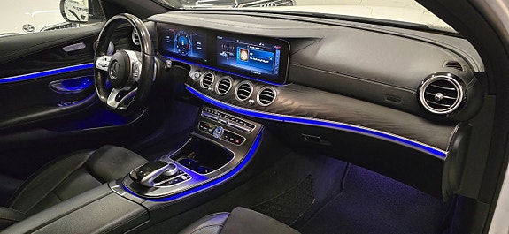 Mercedes-Benz E200 12 of 25