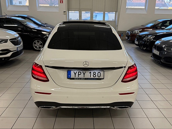 Mercedes-Benz E220 d 4 of 5