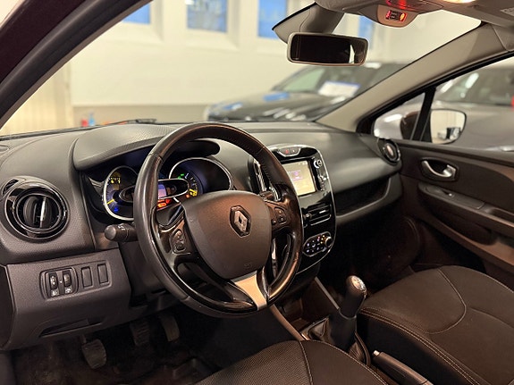 Renault Clio 9 of 18