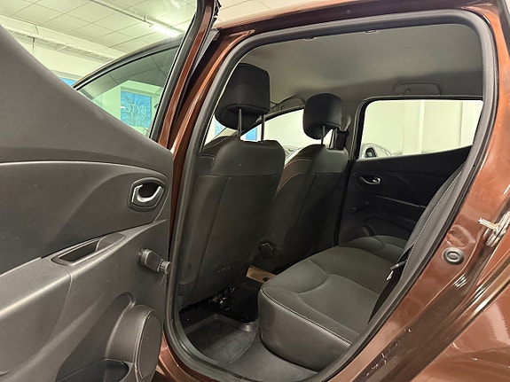 Renault Clio 17 of 18