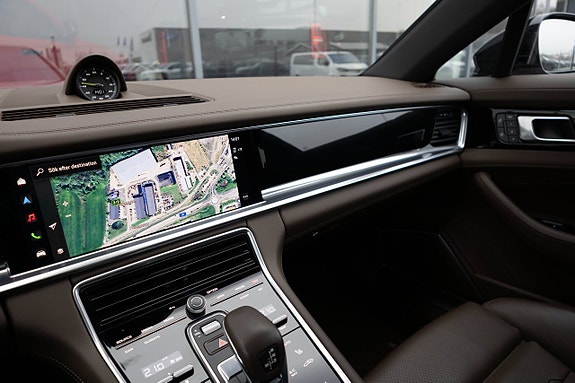 Porsche Panamera 4 14 of 16