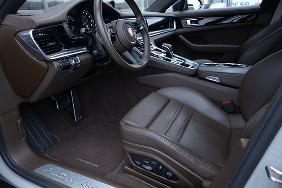 Porsche Panamera 4 8 of 16