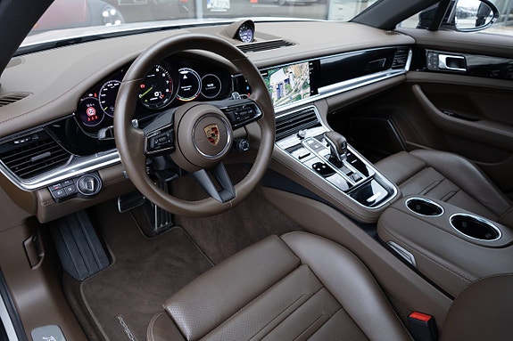 Porsche Panamera 4 9 of 16