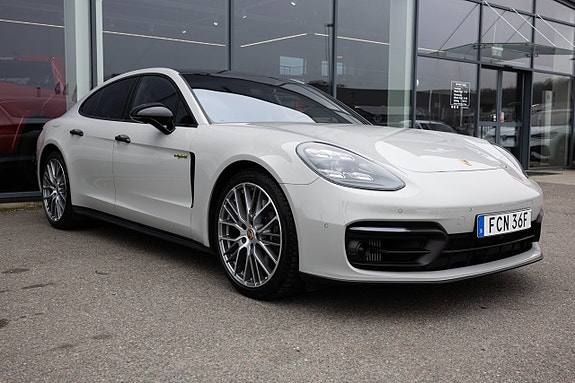 Porsche Panamera 4 3 of 5