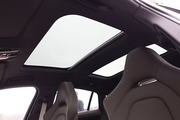 Porsche Panamera 4 10 of 16