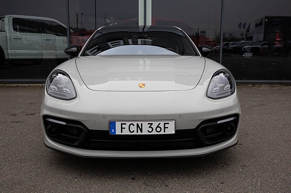 Porsche Panamera 4 2 of 5