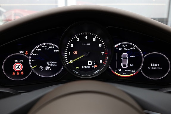 Porsche Panamera 4 13 of 16