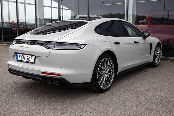 Porsche Panamera 4 5 of 5