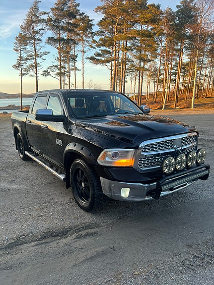 Dodge RAM 1500 2 of 4