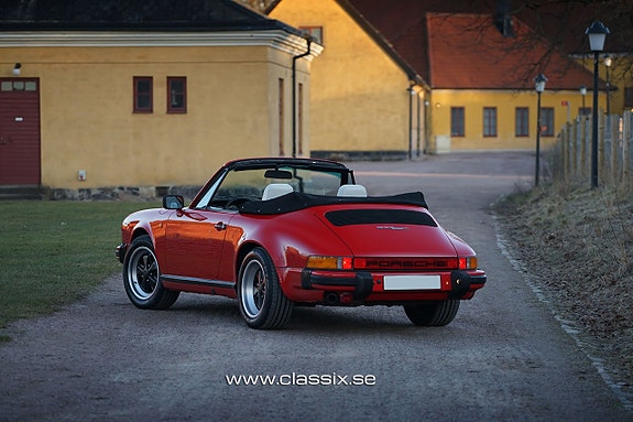 Porsche 911 4 of 5