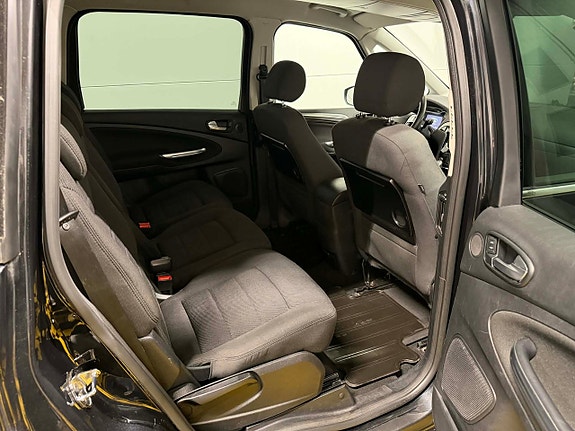 Ford Galaxy 27 of 30