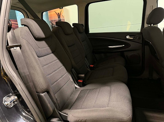Ford Galaxy 26 of 30