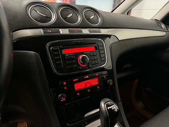 Ford Galaxy 21 of 30