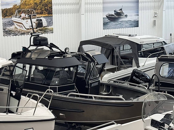 Arronet 20,5 Surprise med Suzuki 200 hk 2026 omg leverans