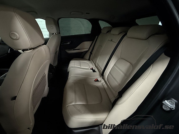 Jaguar F-PACE 8 of 17