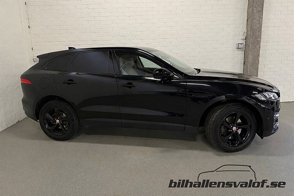 Jaguar F-PACE 2 of 5