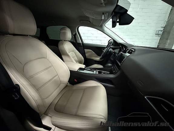 Jaguar F-PACE 13 of 17