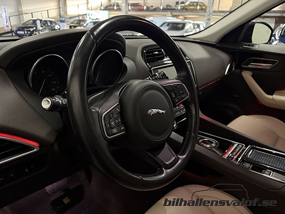 Jaguar F-PACE 3 of 5