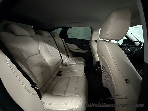 Jaguar F-PACE 12 of 17