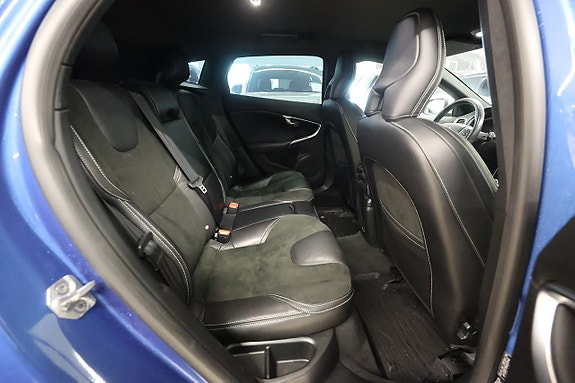 Volvo V40 12 of 21