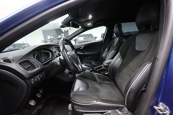 Volvo V40 16 of 21
