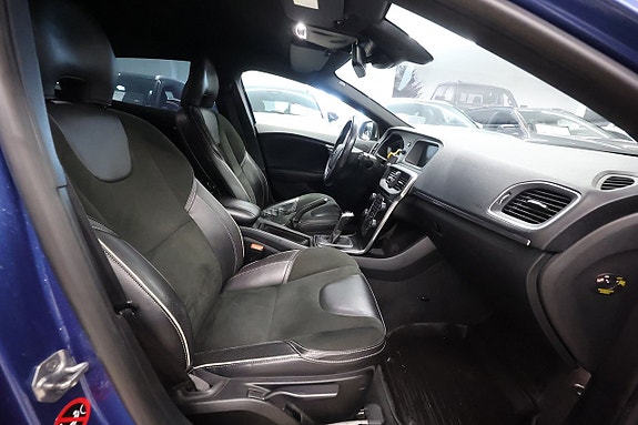 Volvo V40 14 of 21