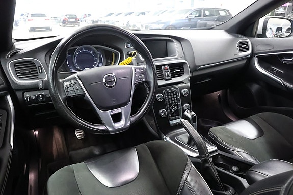 Volvo V40 17 of 21