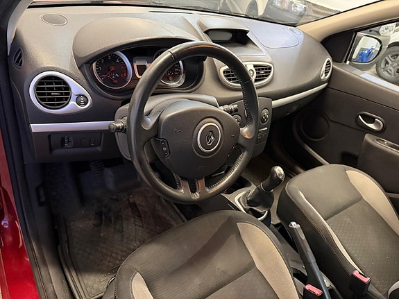 Renault Clio 8 of 9
