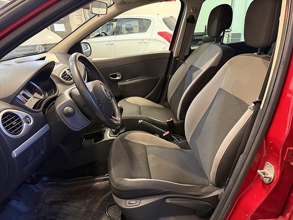Renault Clio 7 of 9