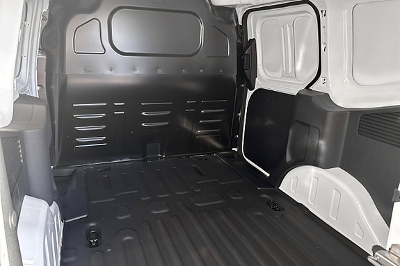 Ford Transit Courier 8 of 12