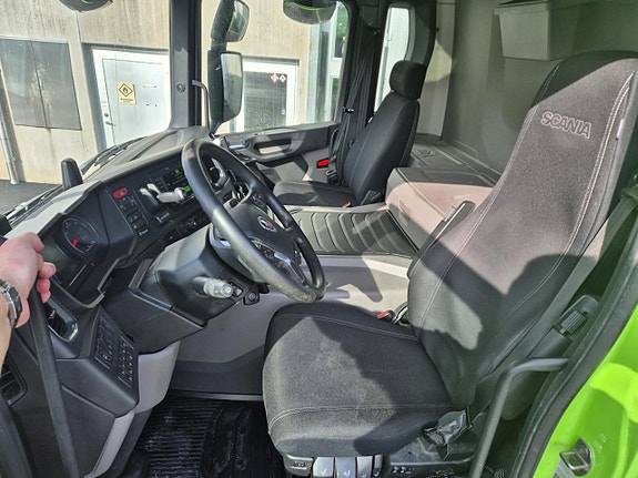 Scania P320 B4x2NB 5 of 10