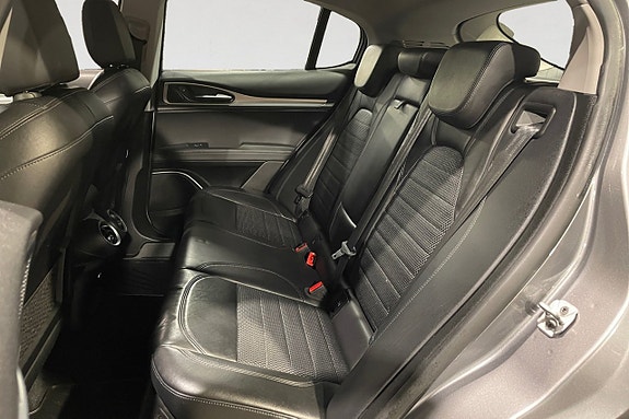 Alfa Romeo Stelvio 14 of 17