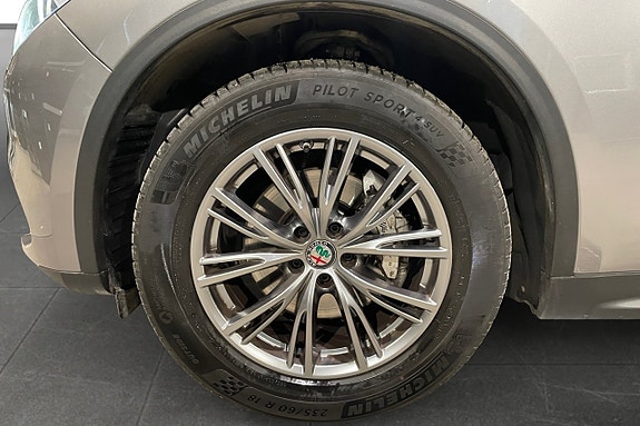 Alfa Romeo Stelvio 16 of 17