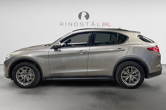 Alfa Romeo Stelvio 4 of 5