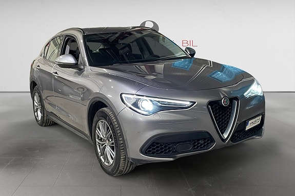 Alfa Romeo Stelvio 9 of 17