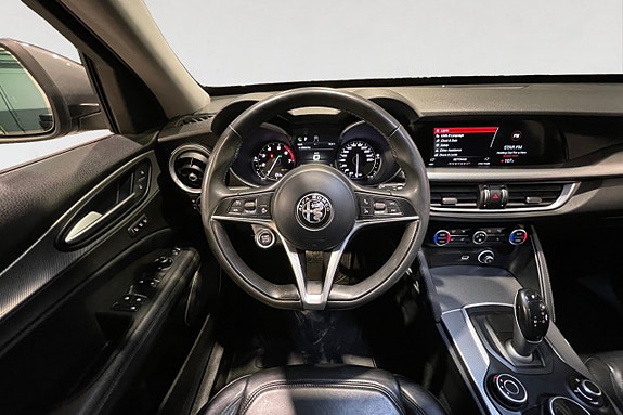 Alfa Romeo Stelvio 13 of 17