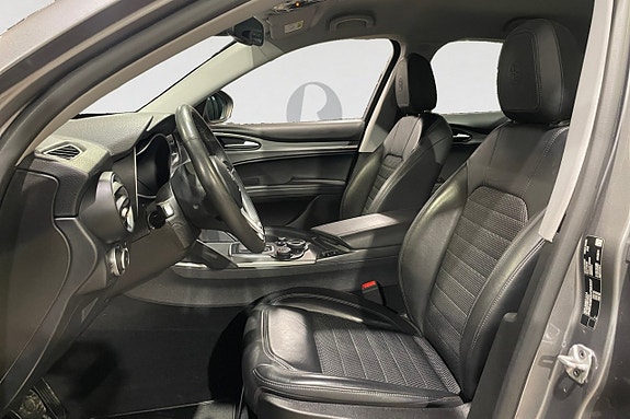 Alfa Romeo Stelvio 3 of 5