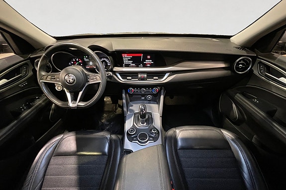 Alfa Romeo Stelvio 11 of 17