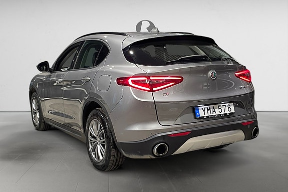 Alfa Romeo Stelvio 5 of 5