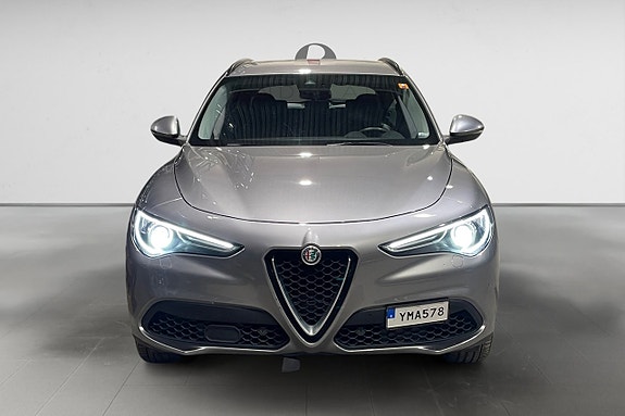 Alfa Romeo Stelvio 10 of 17