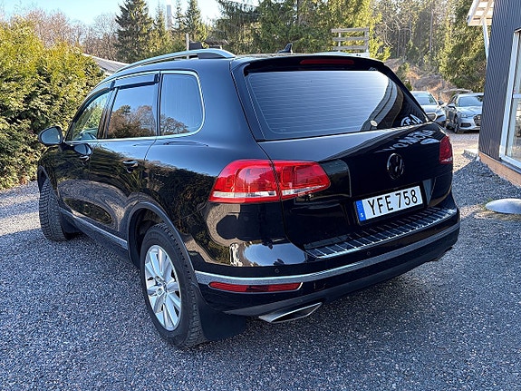 Volkswagen Touareg 8 of 22