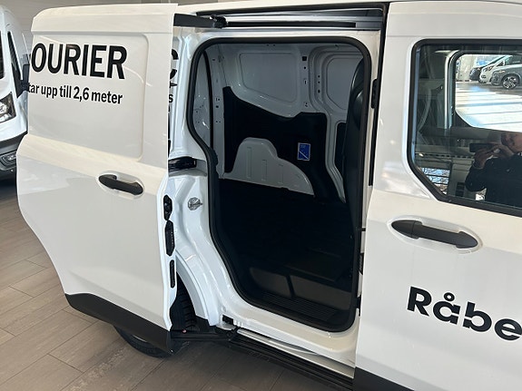 Ford Transit Courier 8 of 12
