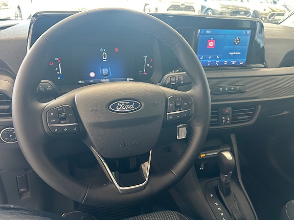 Ford Transit Courier 12 of 12