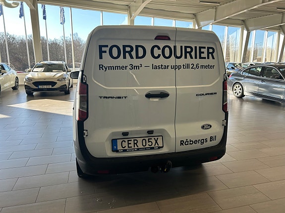 Ford Transit Courier 4 of 12