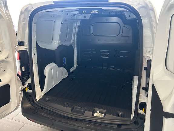 Ford Transit Courier 7 of 12
