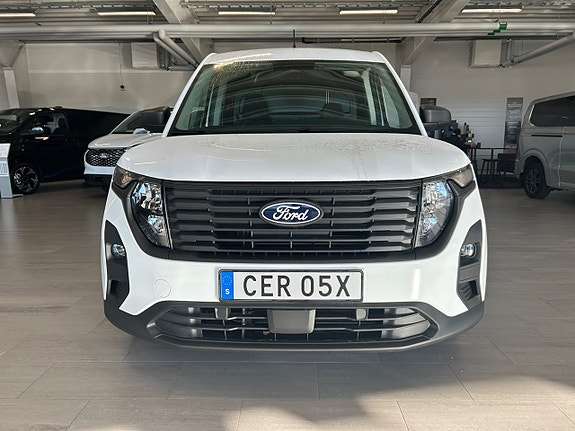 Ford Transit Courier 3 of 12