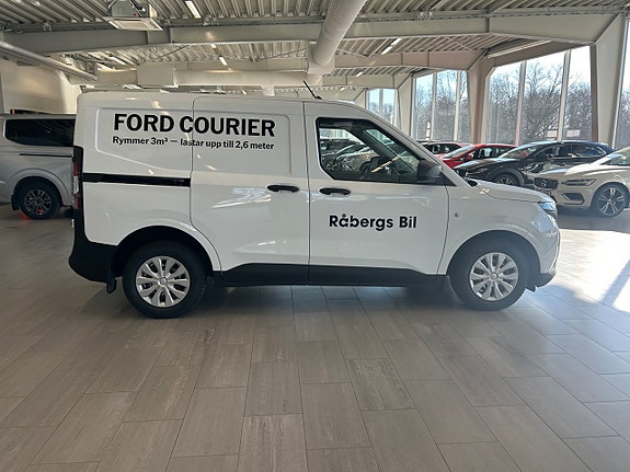 Ford Transit Courier 6 of 12