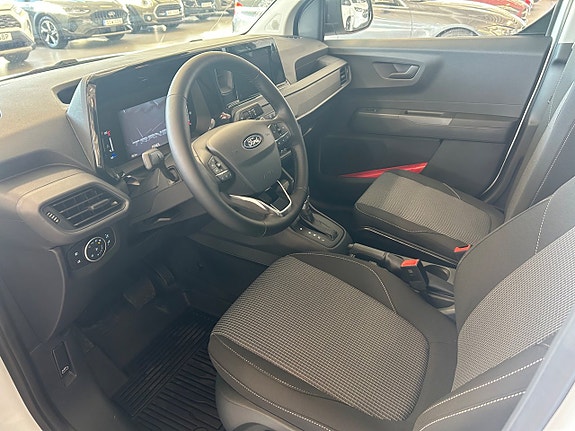 Ford Transit Courier 10 of 12
