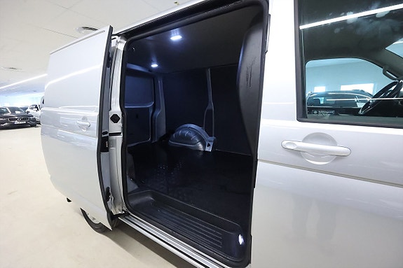 Volkswagen Transporter 10 of 15