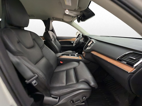 Volvo XC90 27 of 30